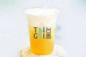 高溫天氣也不能阻止他到臺蓋奶茶簽約運營